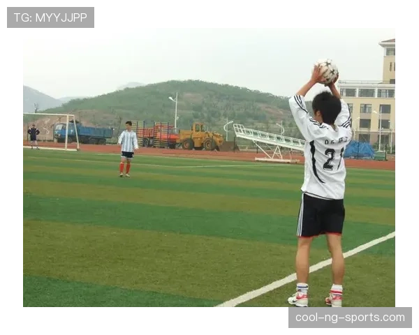 掷界外球规则详解：双脚位置与动作合规性判定标准